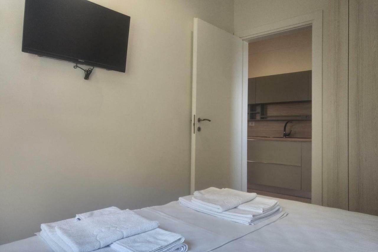Deluxe Sea Apartment Vlorë Esterno foto