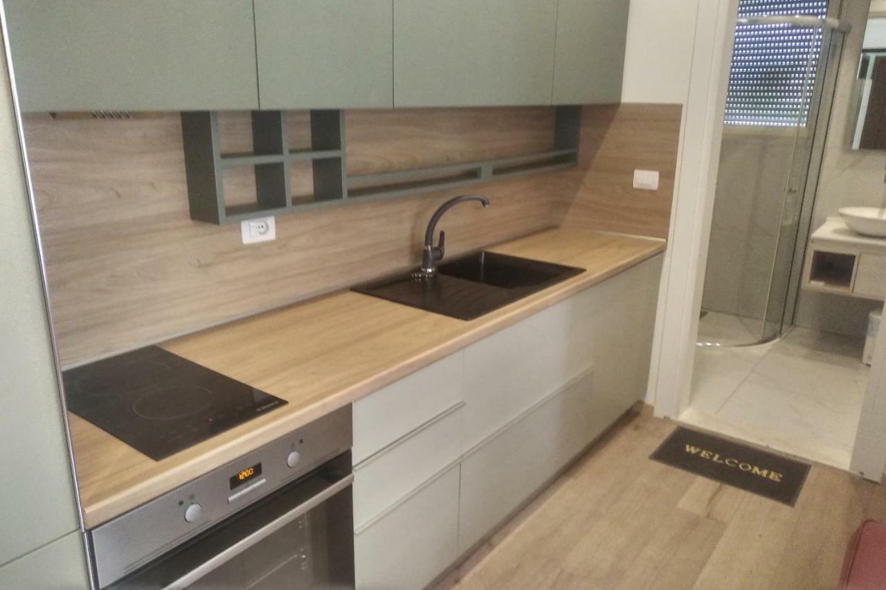 Deluxe Sea Apartment Vlorë Esterno foto