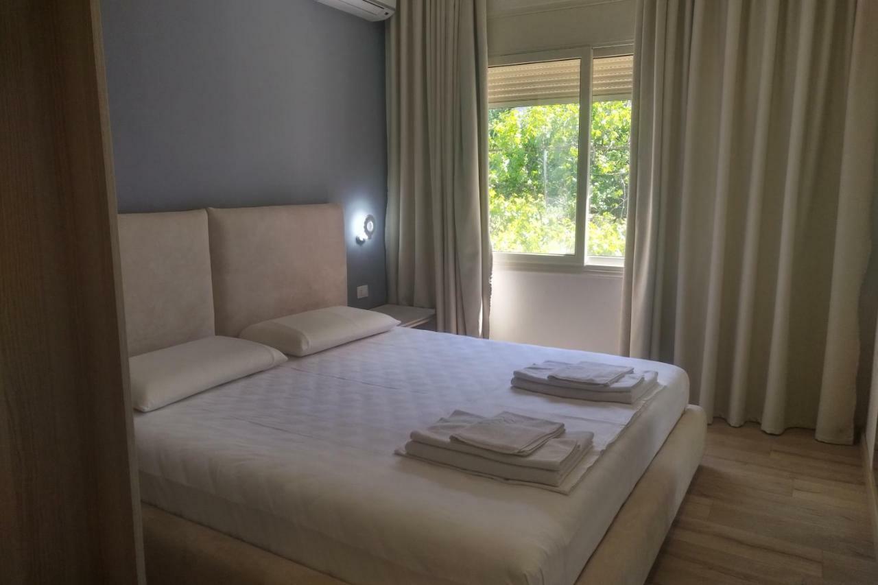 Deluxe Sea Apartment Vlorë Esterno foto