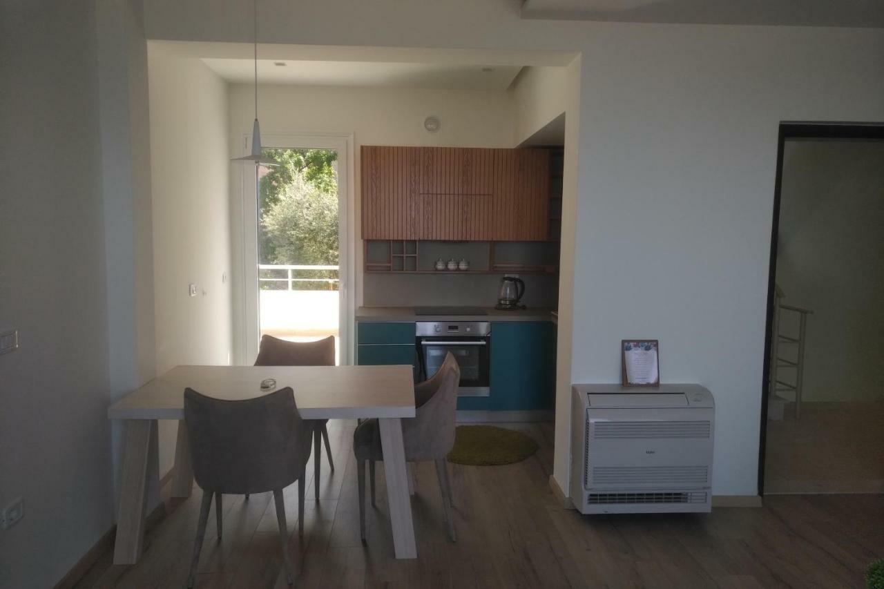 Deluxe Sea Apartment Vlorë Esterno foto
