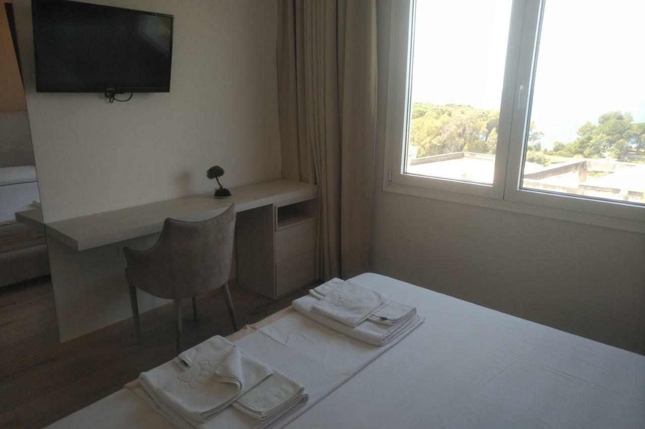 Deluxe Sea Apartment Vlorë Esterno foto