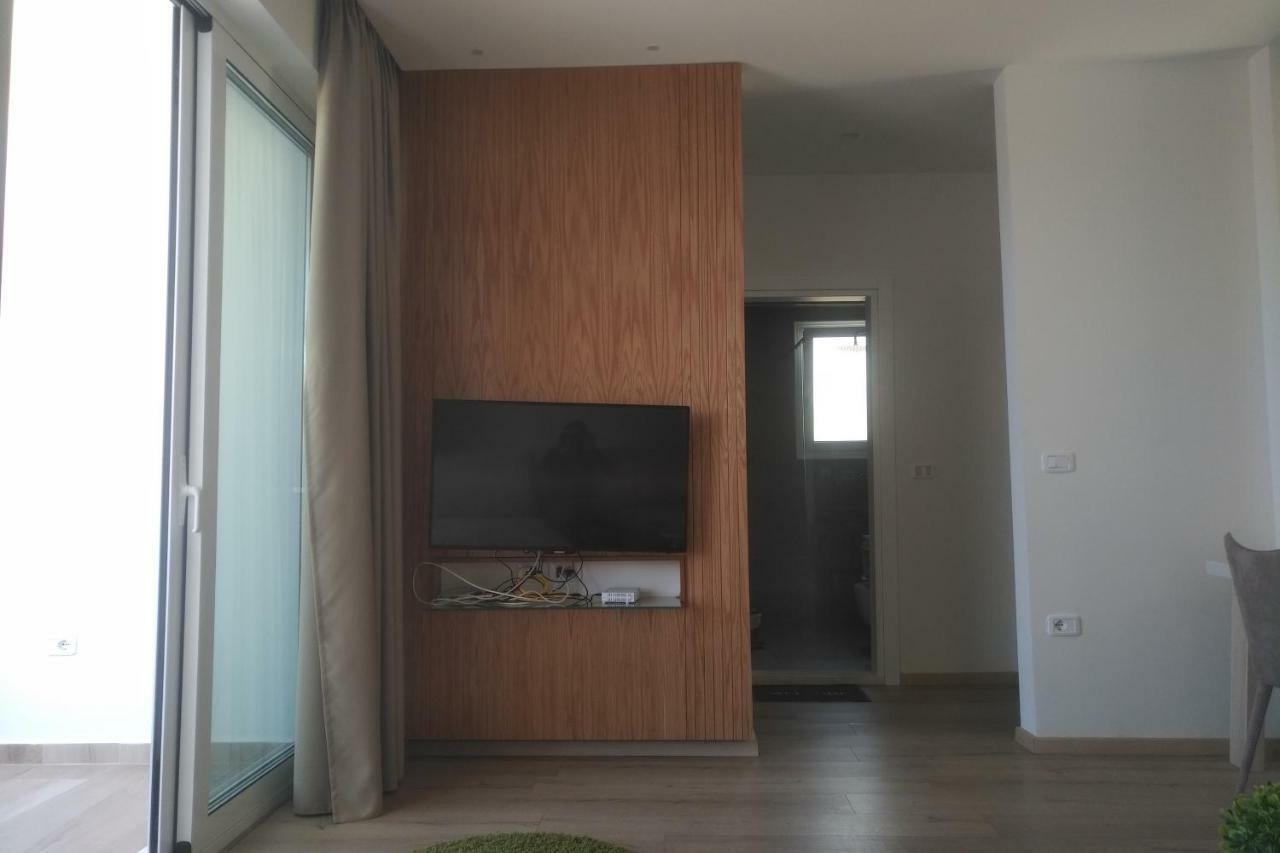 Deluxe Sea Apartment Vlorë Esterno foto