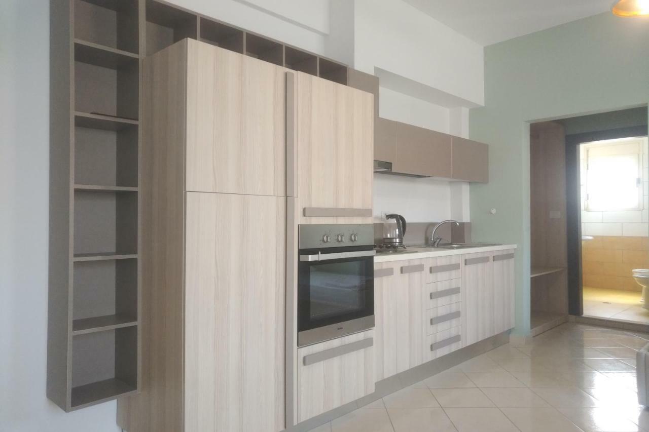 Deluxe Sea Apartment Vlorë Esterno foto