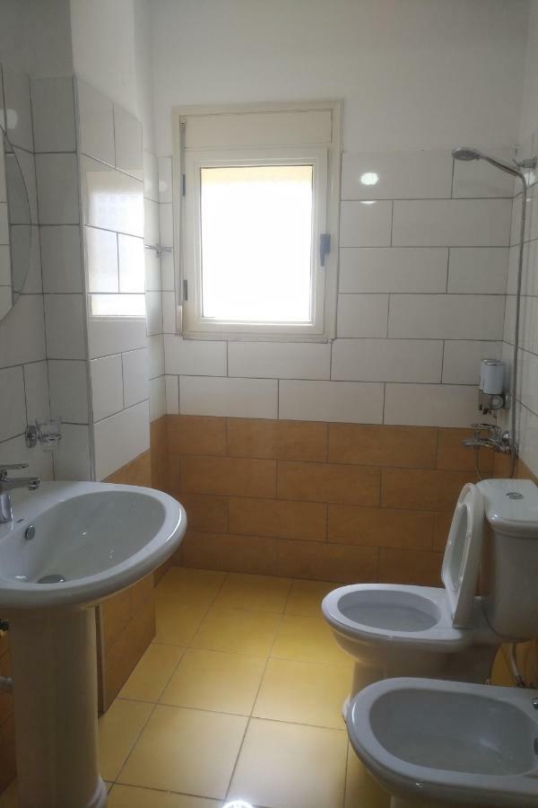 Deluxe Sea Apartment Vlorë Esterno foto