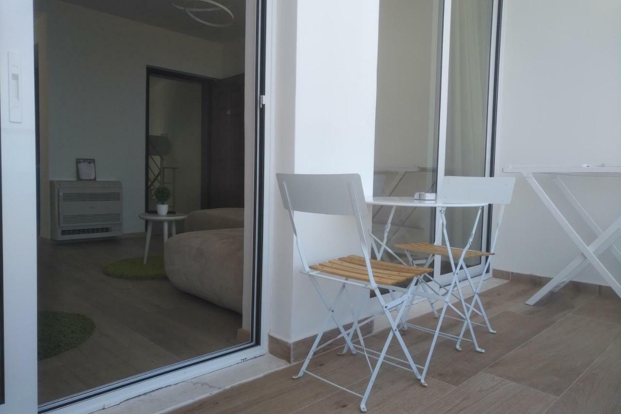 Deluxe Sea Apartment Vlorë Esterno foto